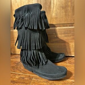 Size 6 womens Minnetonka Fringe 3 layer Women's Boots